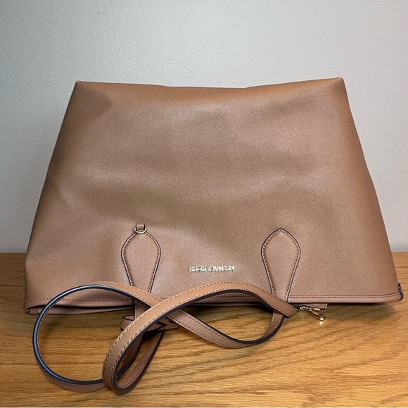 Michael Kors Saige Med Reversible Tote and Zip Clutch - Picture 10 of 15